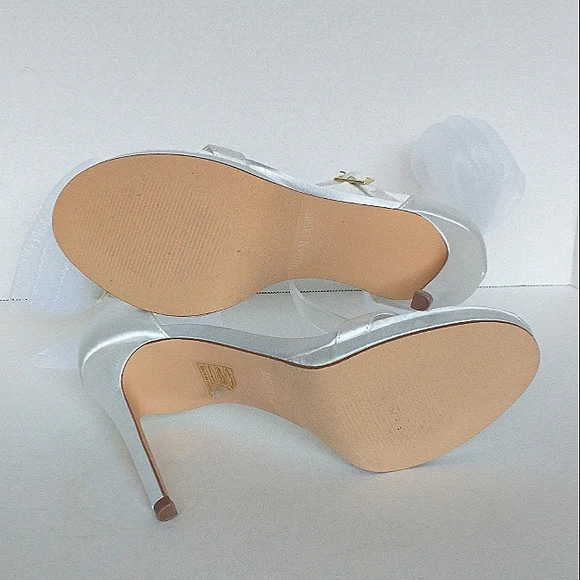Like New Dream Pairs White Satin Stiletto Dress Sandals with Detachable Bow - Picture 11 of 15